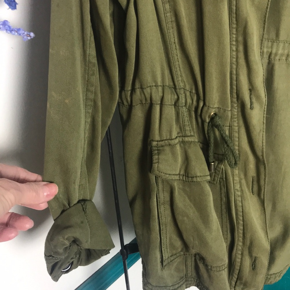 Very light weight utility/army style jacket. - Picture 4 of 6